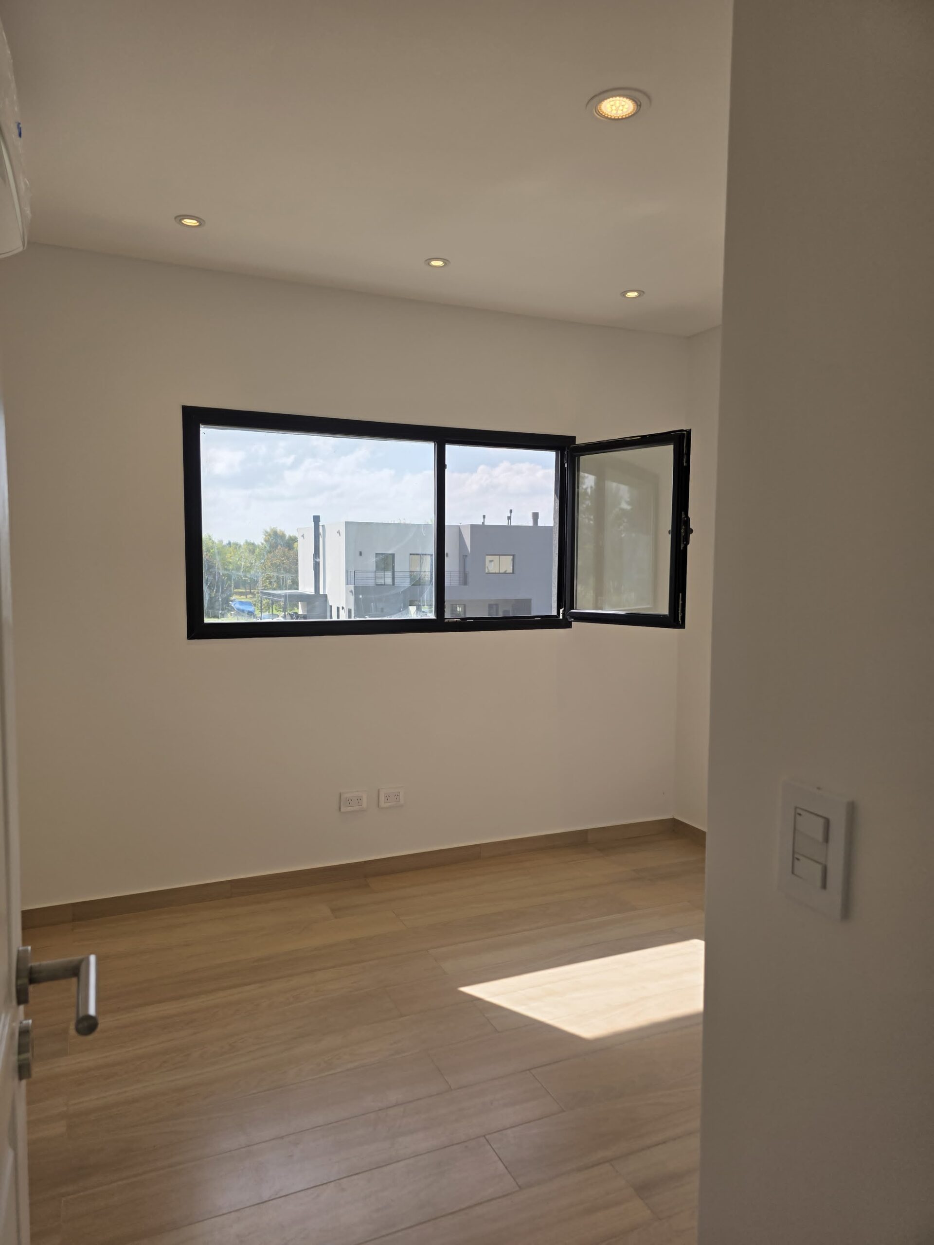 WhatsApp Image 2025-04-26 at 15.40.28 (3)