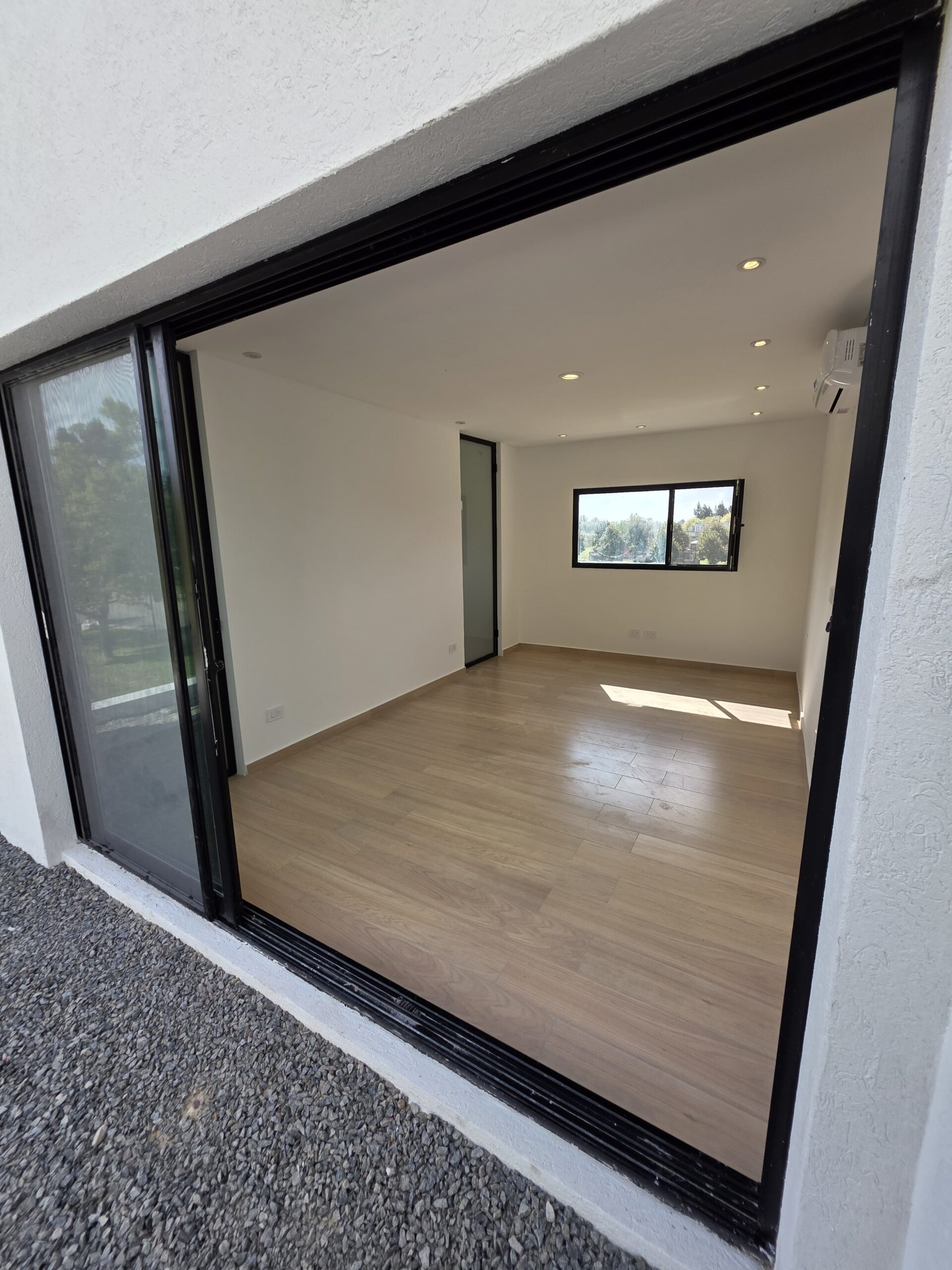 WhatsApp Image 2025-04-26 at 15.40.29 (3)