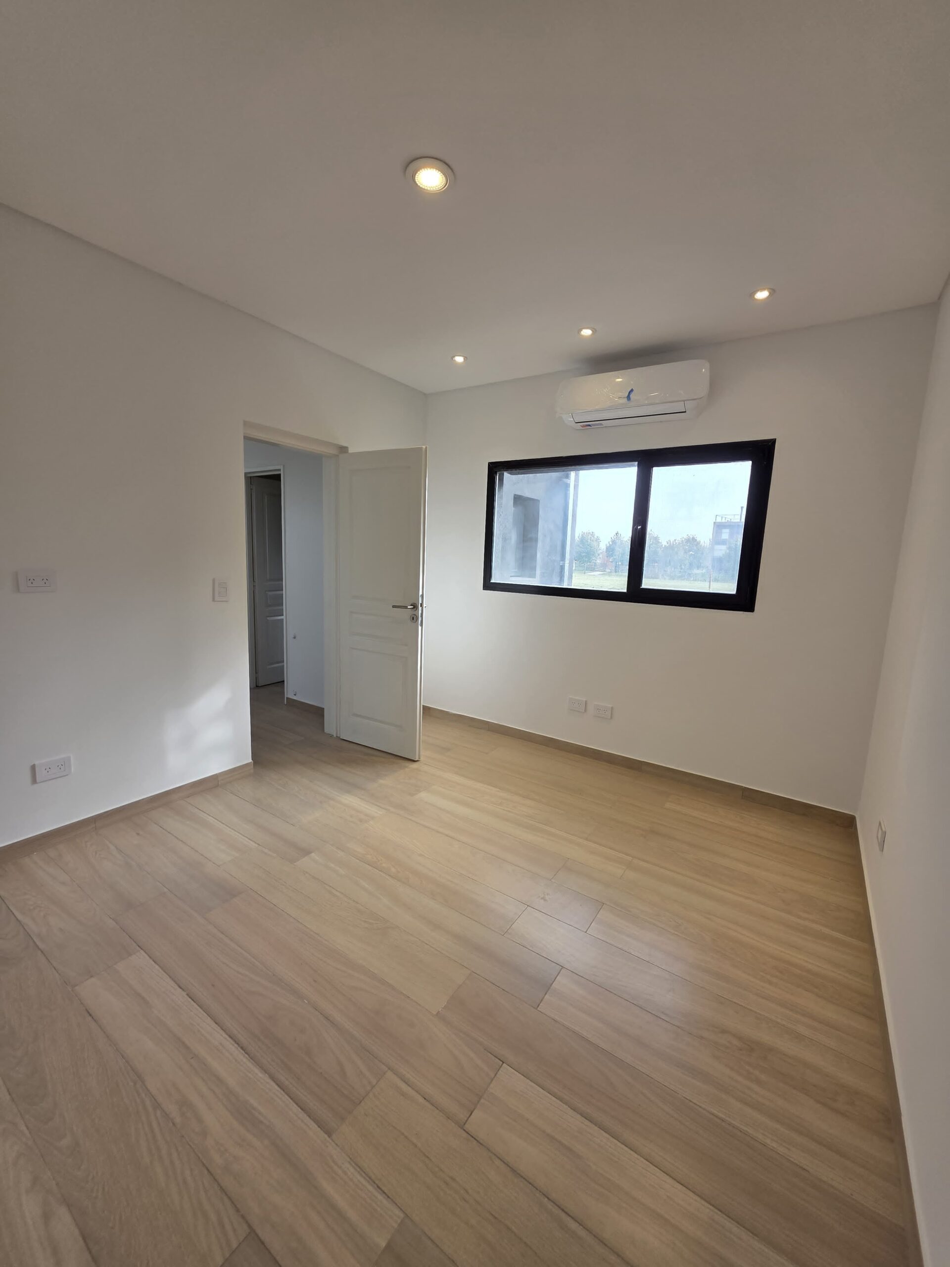 WhatsApp Image 2025-04-26 at 15.40.32 (2)